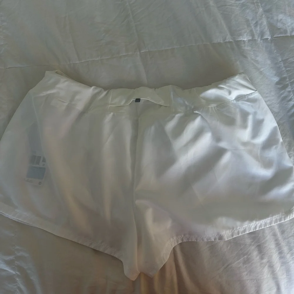 NWT Nike White Dri-Fit Shorts Size XXL - Picture 2 of 3